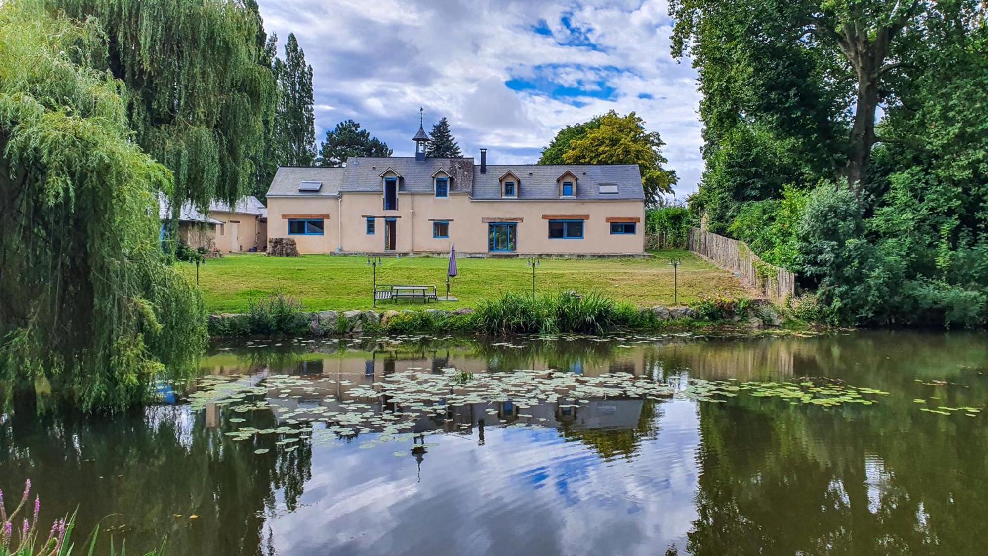 Au Fil De L'Eau Panzió La Chapelle-Saint-Aubin Kültér fotó